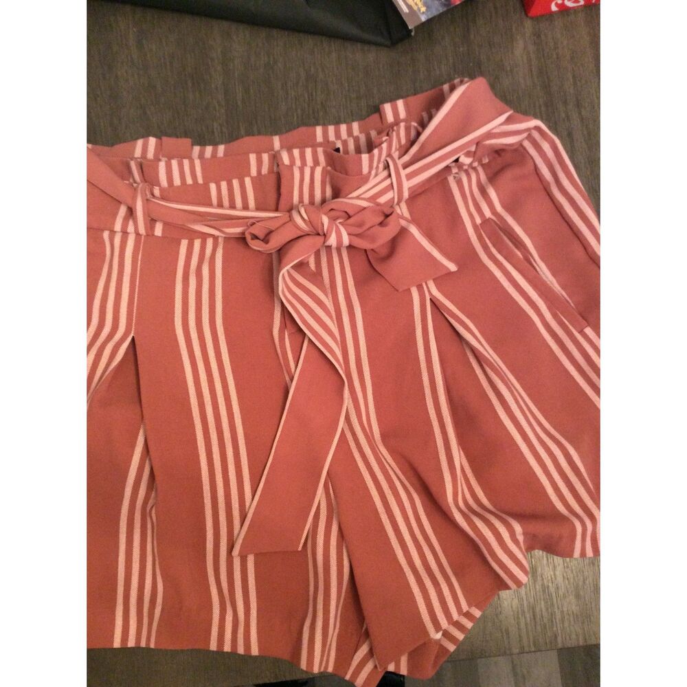Torrid Size 16 Striped dusty pink dress shorts Front Tie